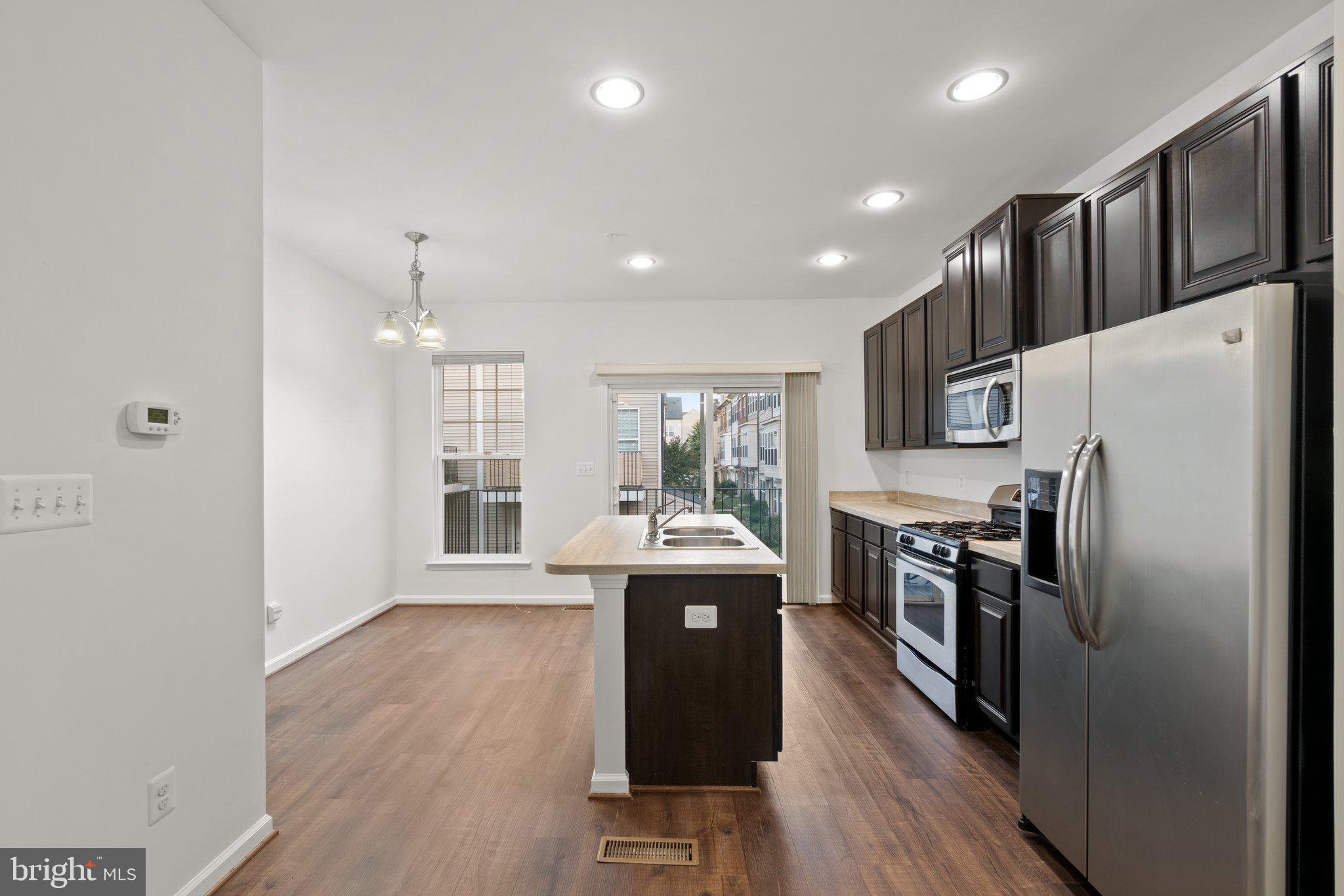 22475 GLENBOW WAY 2010