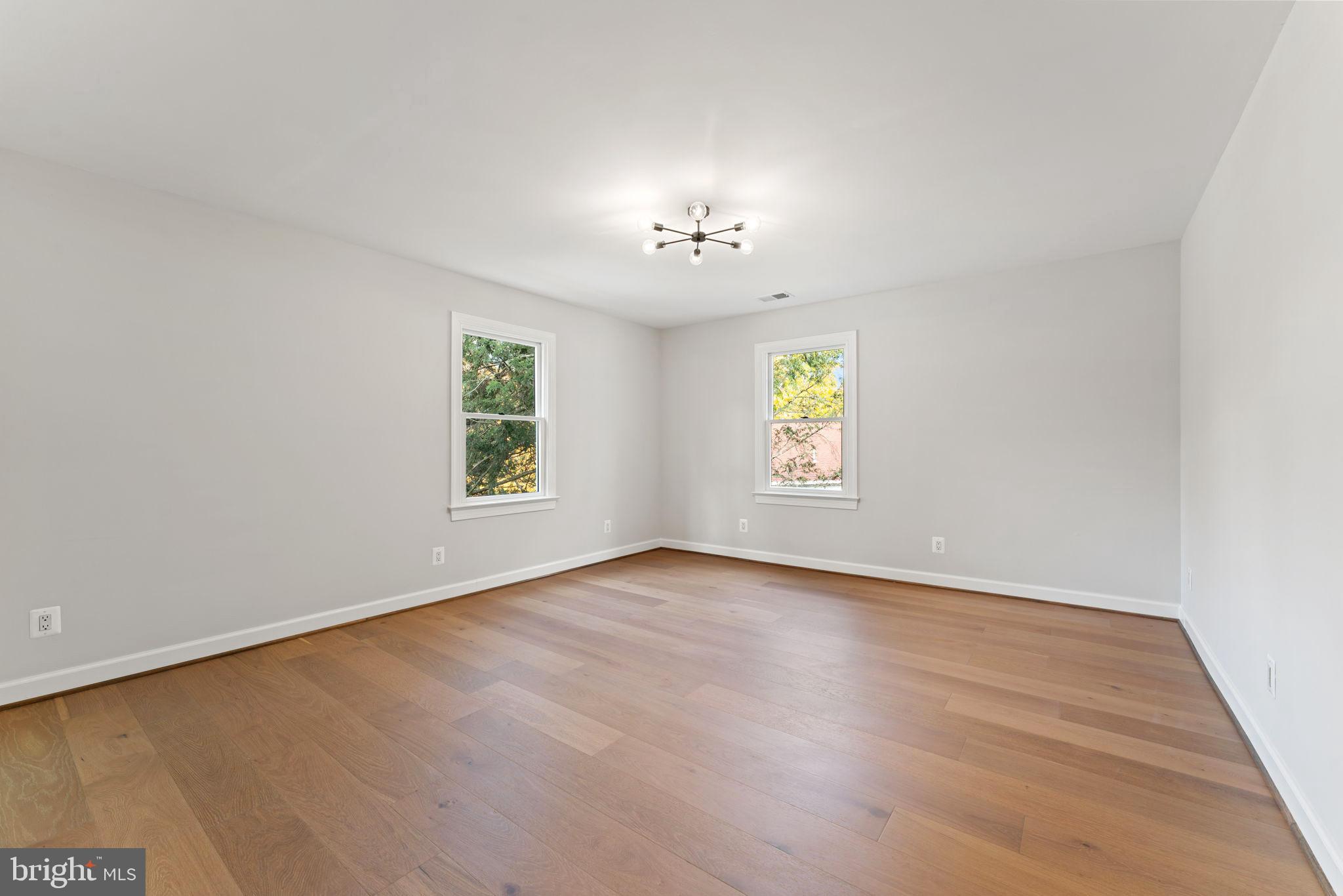 32 Eastmoor Dr