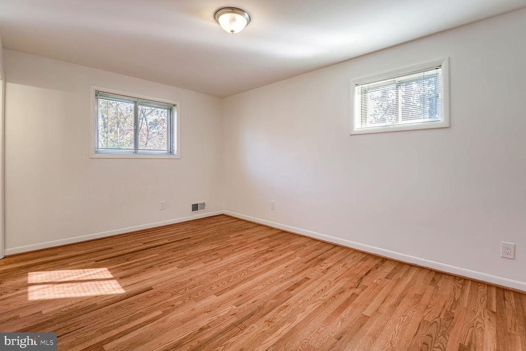 4 Rollins Ct