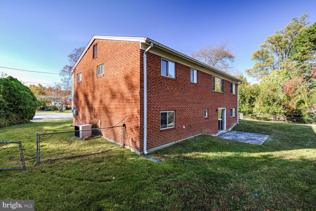 4 Rollins Ct