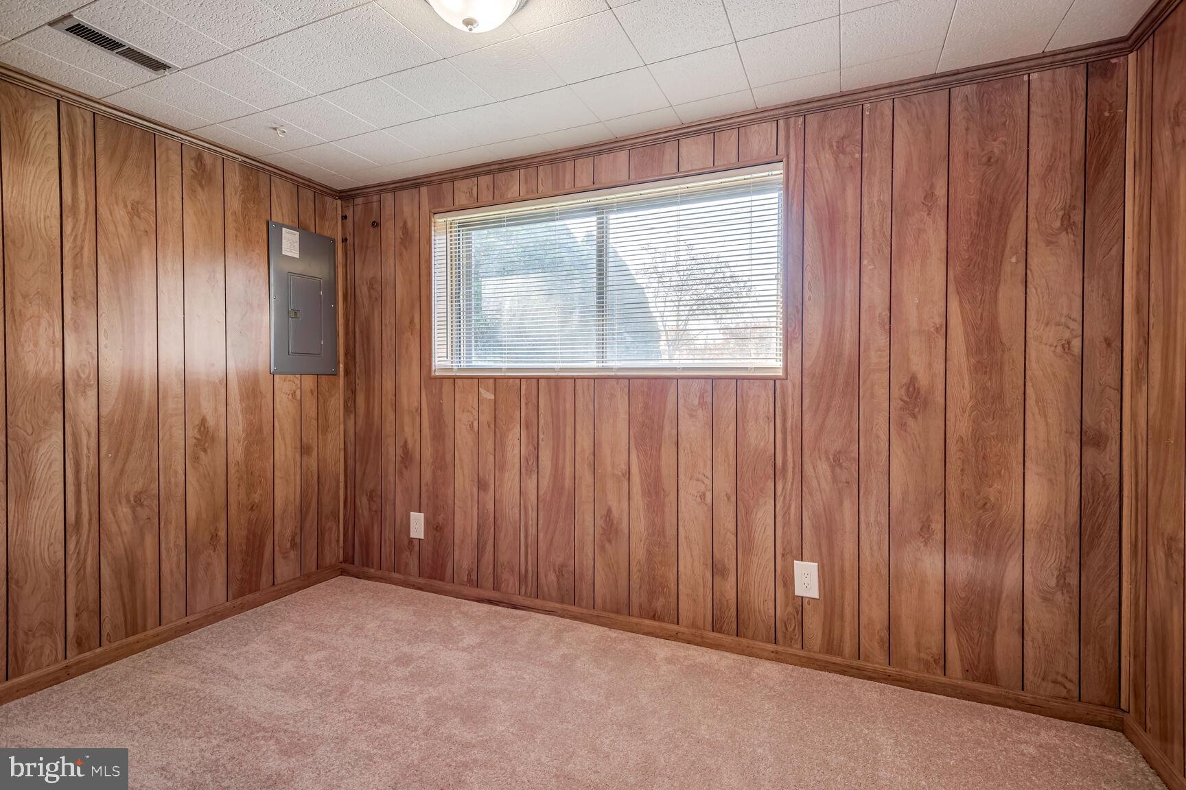 4 Rollins Ct