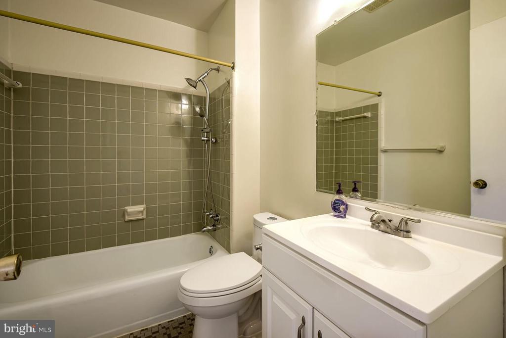 4 Rollins Ct