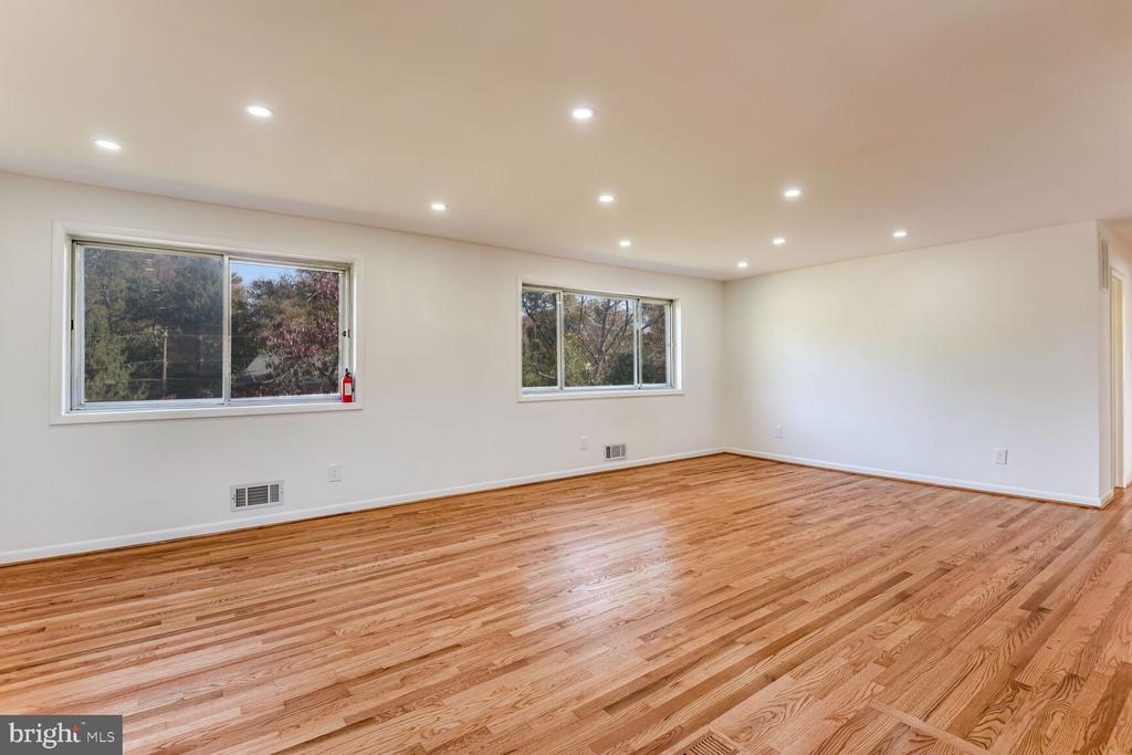 4 Rollins Ct