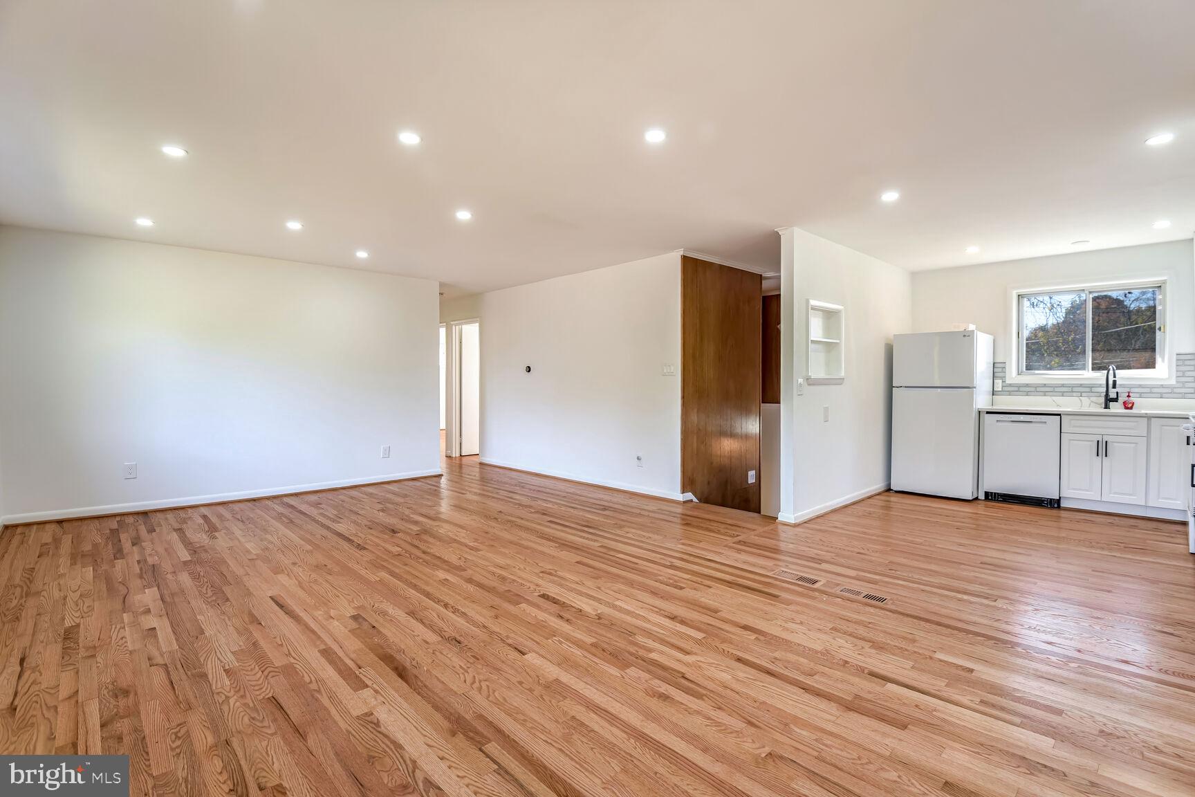 4 Rollins Ct