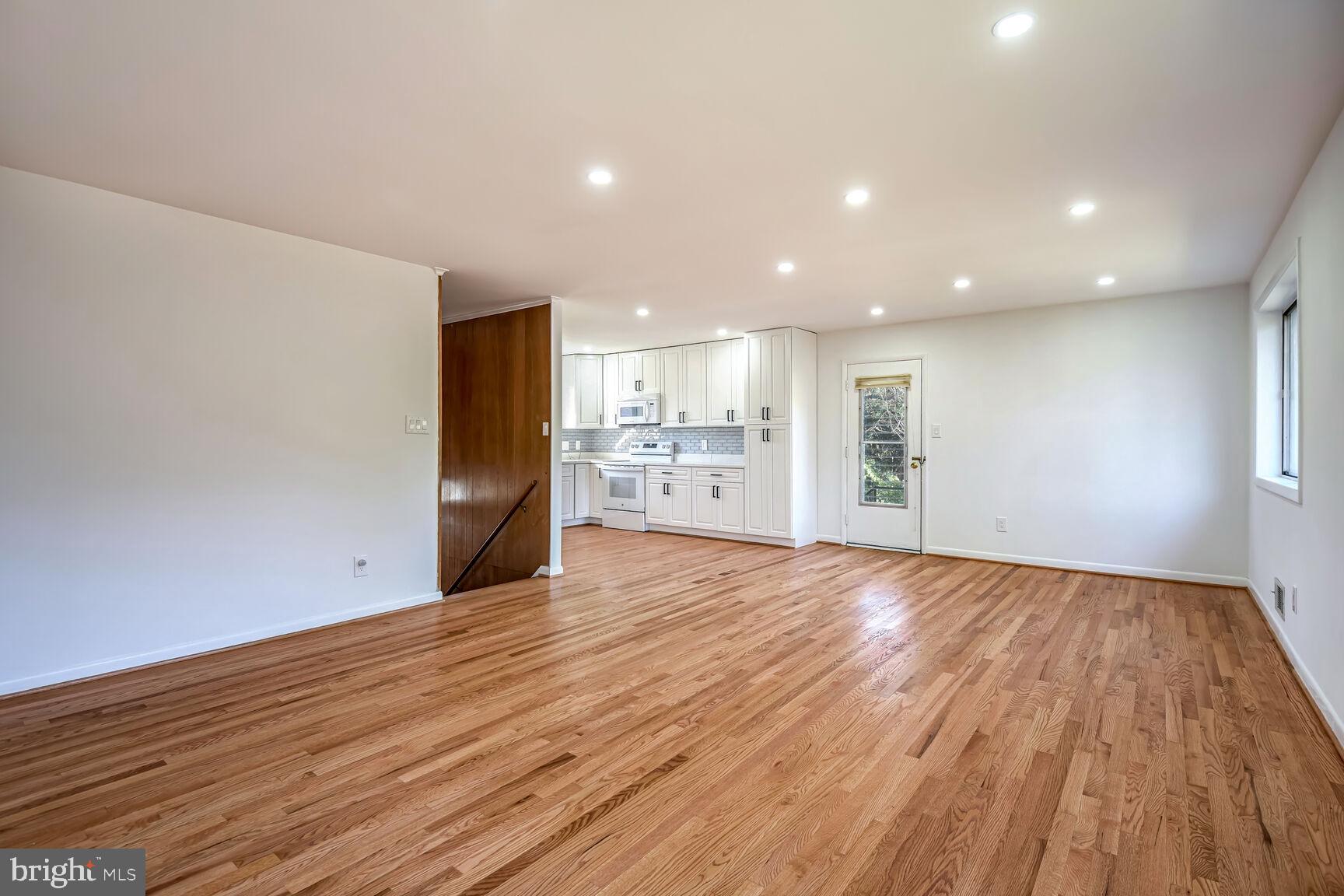 4 Rollins Ct