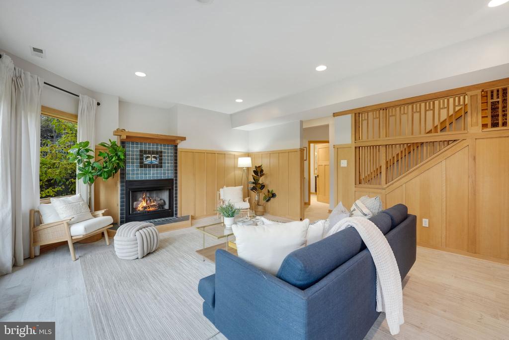 6410 BROOKES LANE