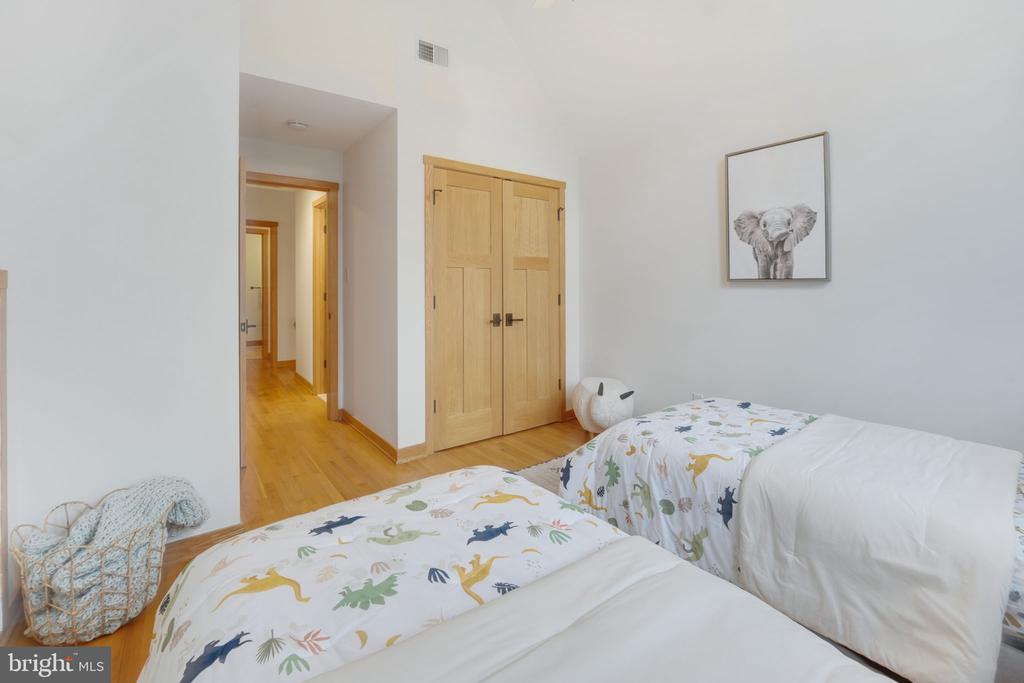 6410 BROOKES LANE