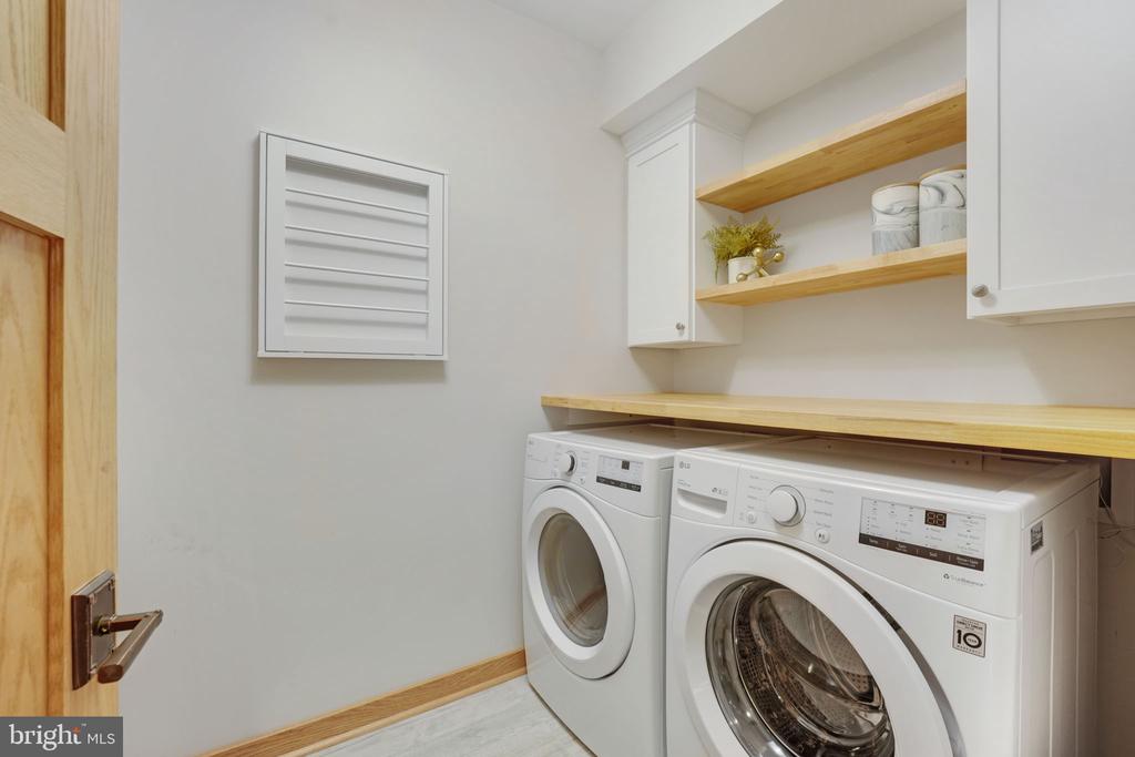 6410 BROOKES LANE