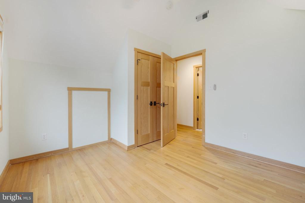 6410 BROOKES LANE