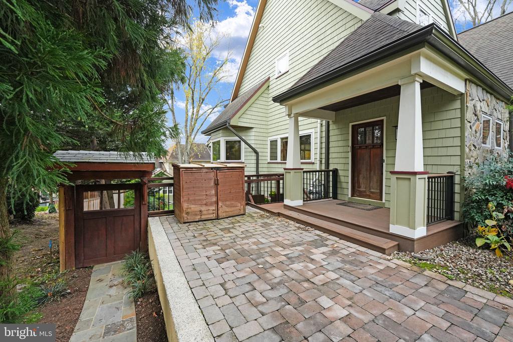 6410 BROOKES LANE