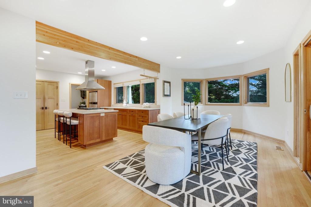 6410 BROOKES LANE