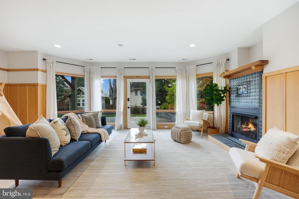 6410 BROOKES LANE