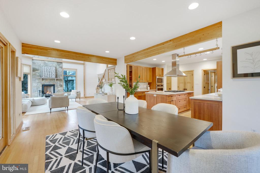 6410 BROOKES LANE