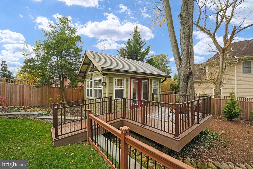 6410 BROOKES LANE