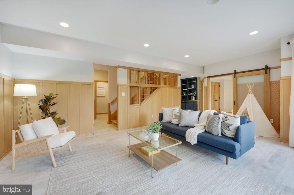 6410 BROOKES LANE