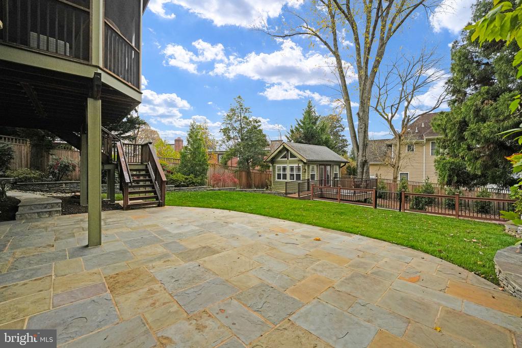 6410 BROOKES LANE