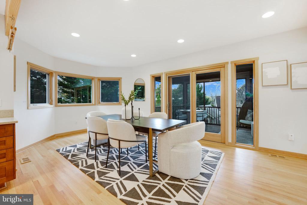 6410 BROOKES LANE