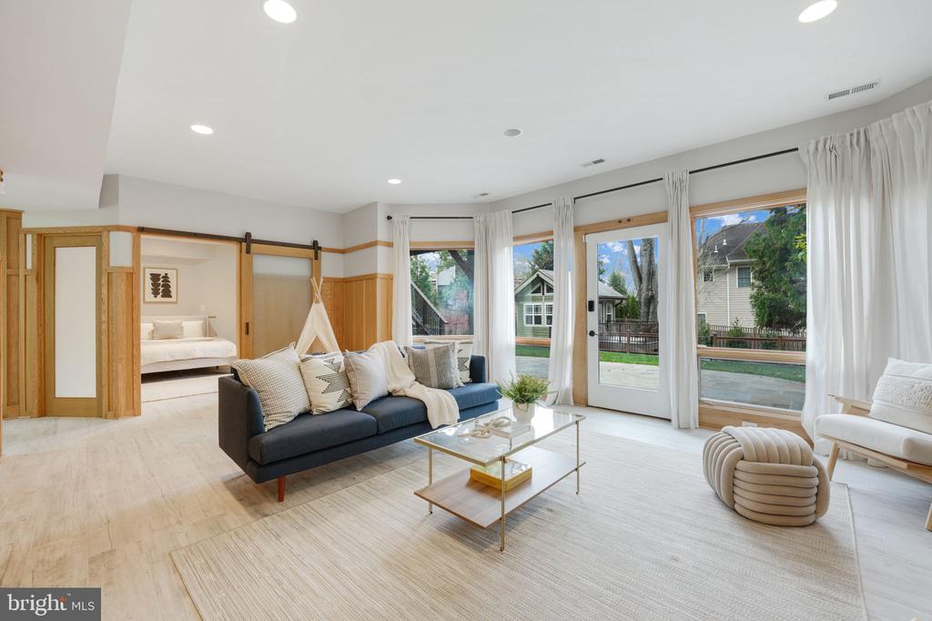 6410 BROOKES LANE
