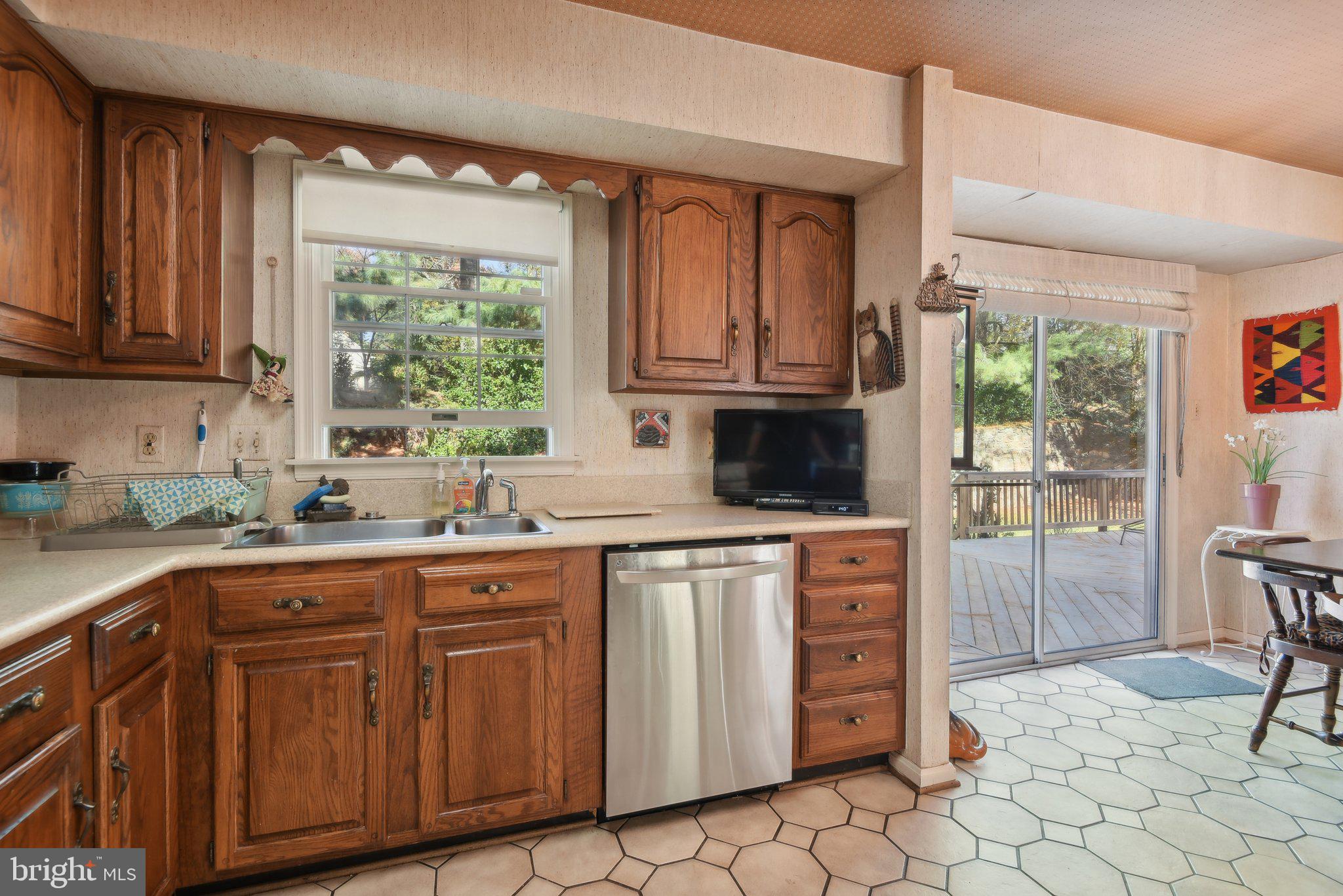 5713 Magic Mountain Dr