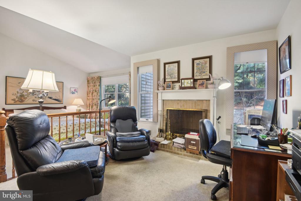 5713 Magic Mountain Dr