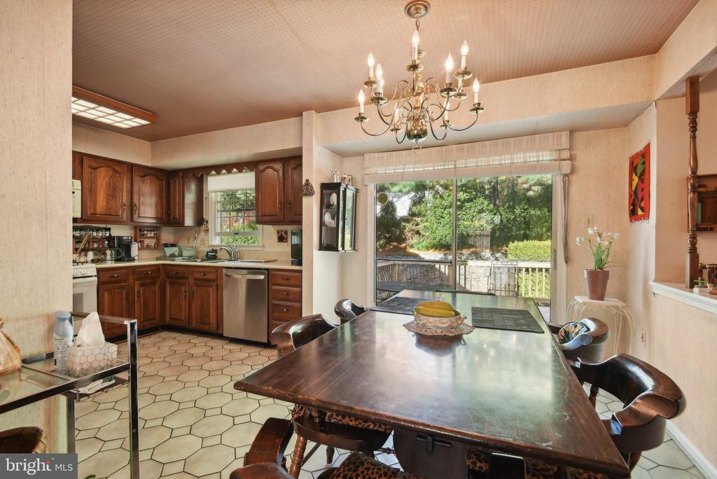5713 Magic Mountain Dr