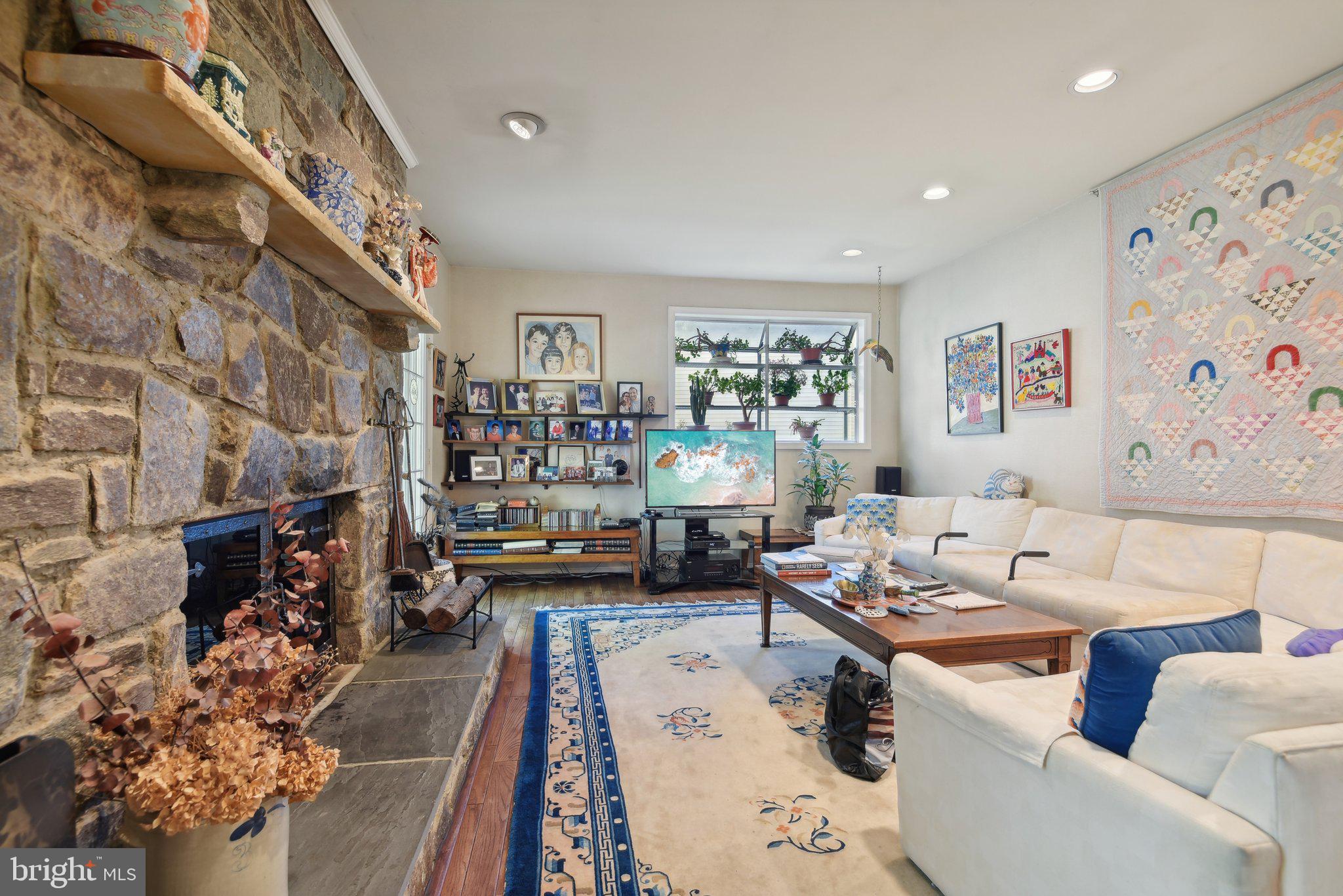 5713 Magic Mountain Dr