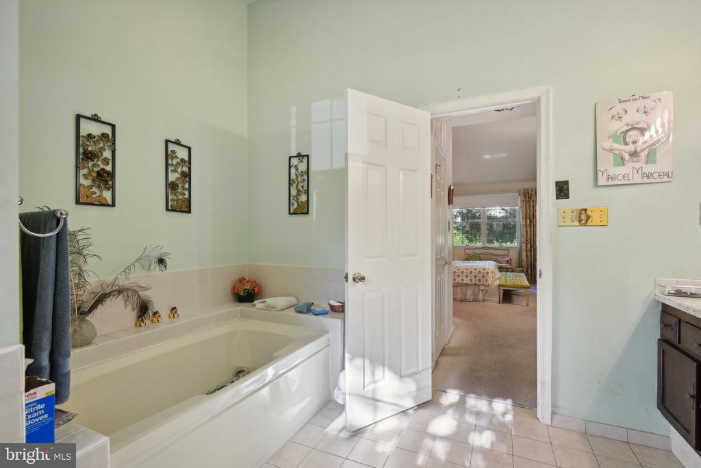 5713 Magic Mountain Dr