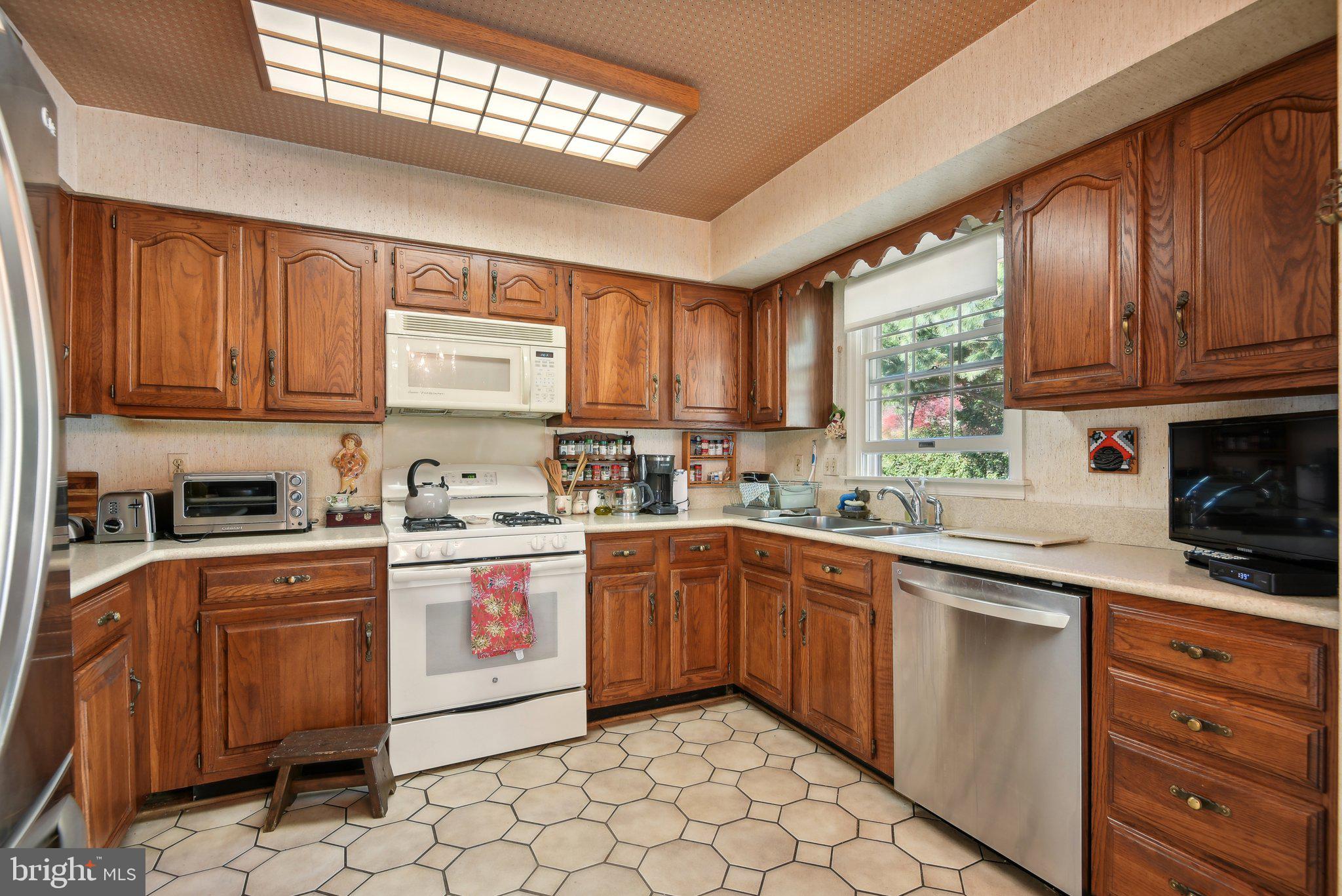 5713 Magic Mountain Dr