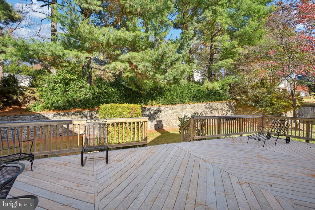5713 Magic Mountain Dr