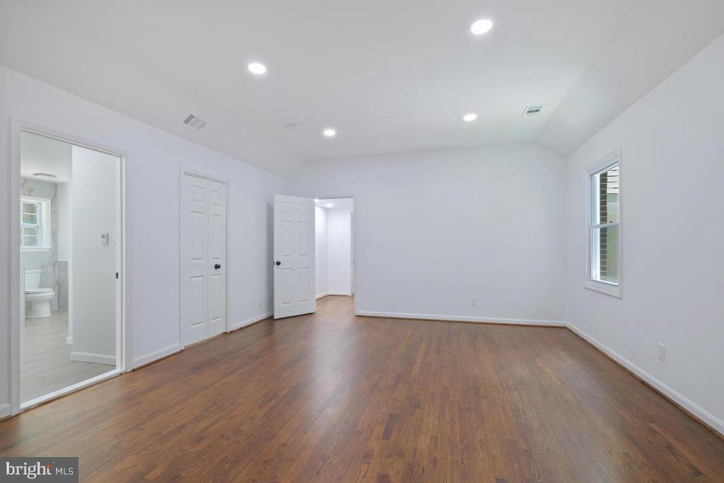 6609 Tilden Ln