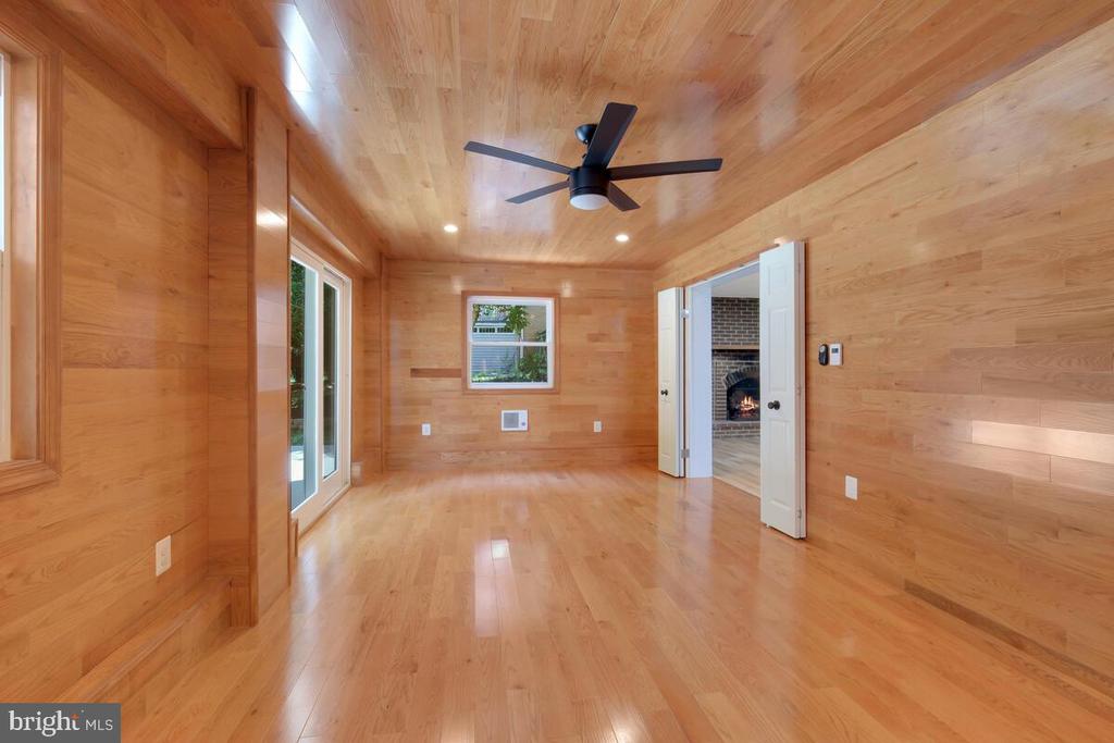 6609 Tilden Ln