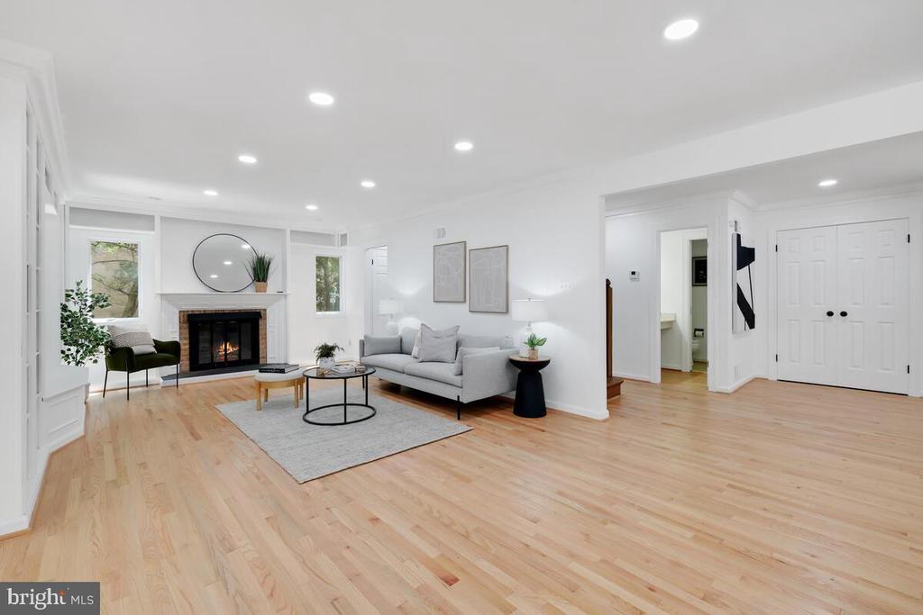 6609 Tilden Ln