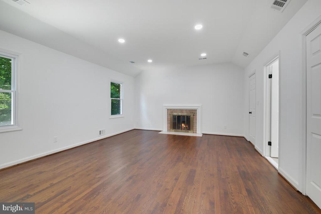 6609 Tilden Ln
