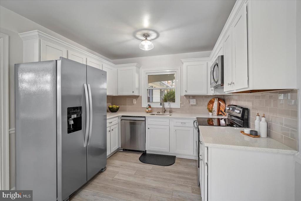 13301 ROCKVIEW COURT