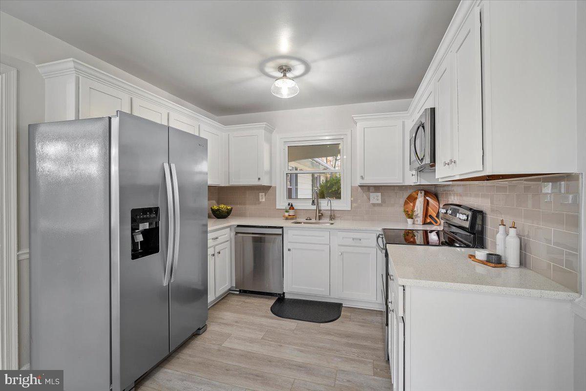 13301 ROCKVIEW COURT