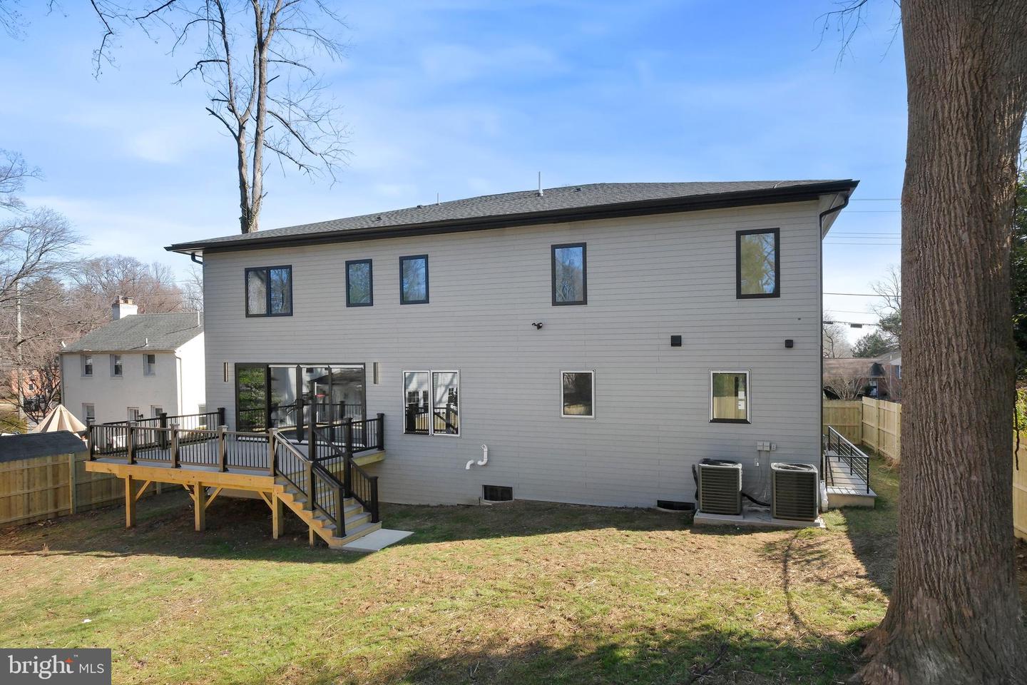 9704 Cedar Ln