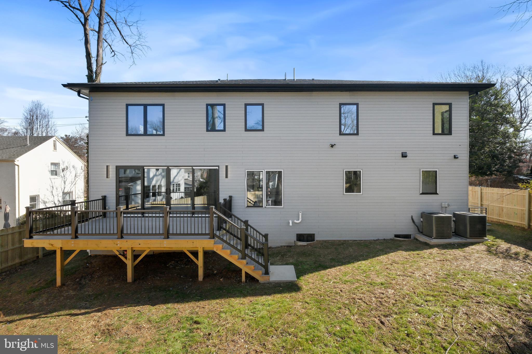 9704 Cedar Ln