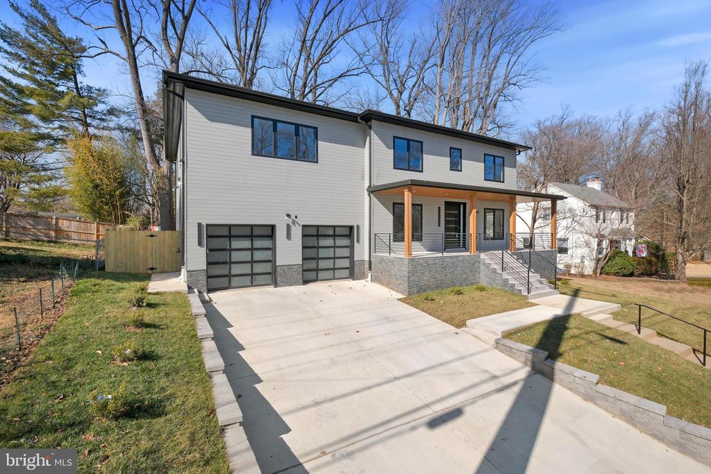 9704 Cedar Ln