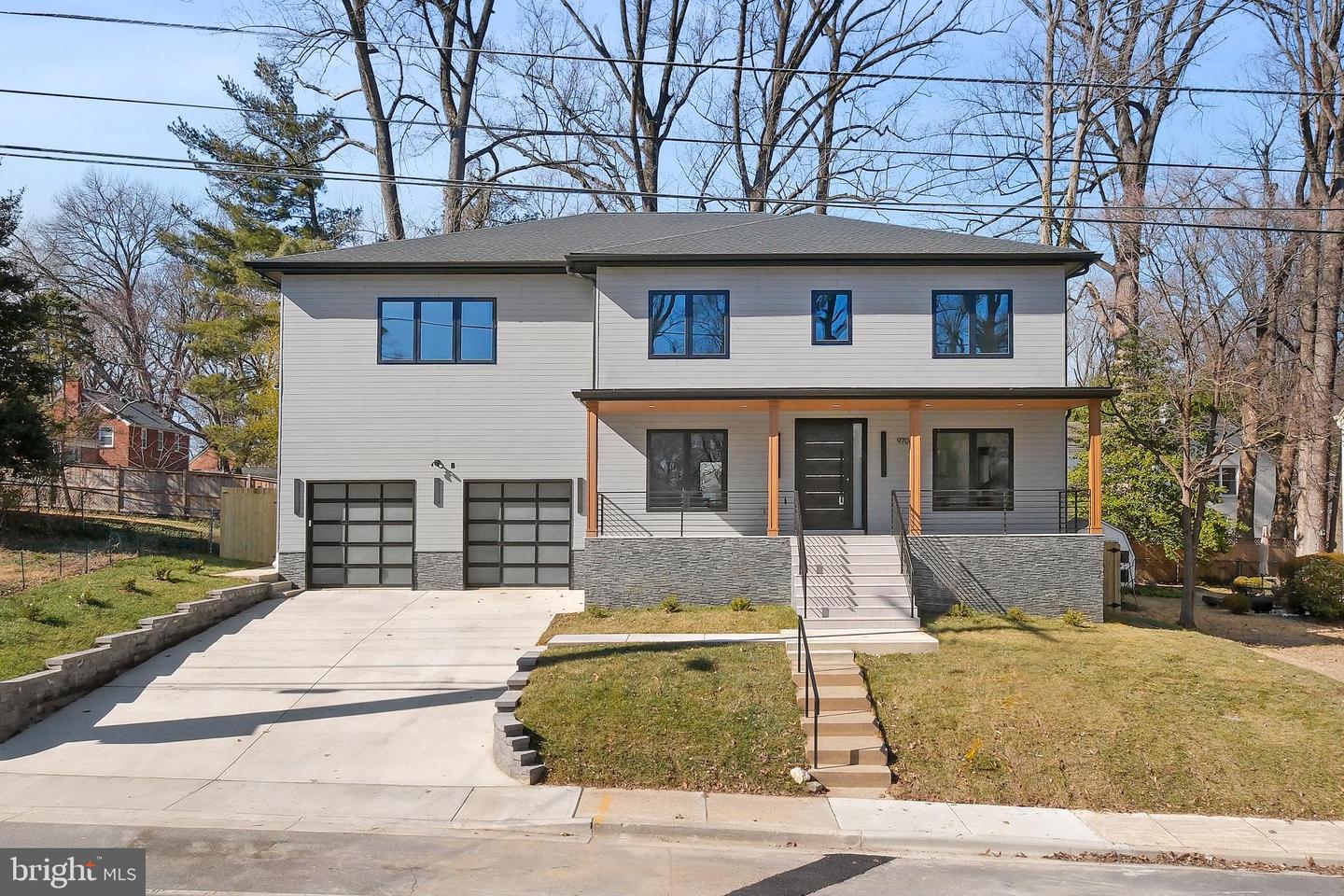 9704 Cedar Ln