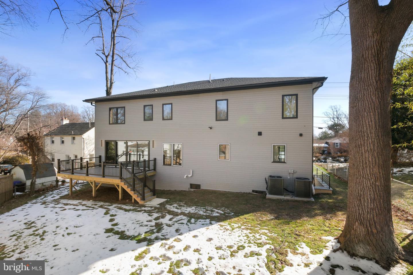 9704 Cedar Ln