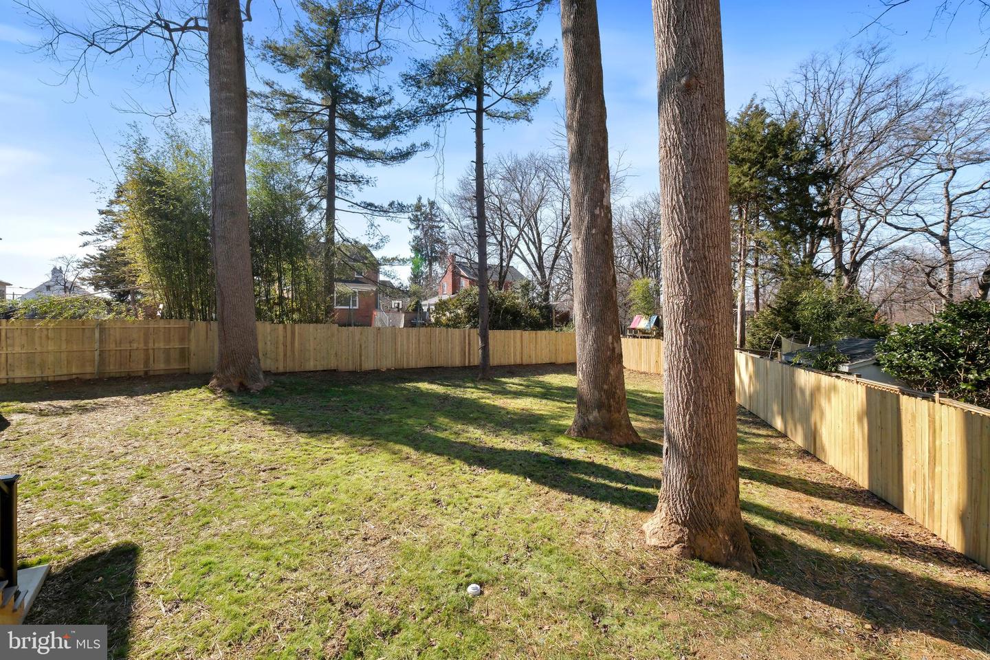 9704 Cedar Ln