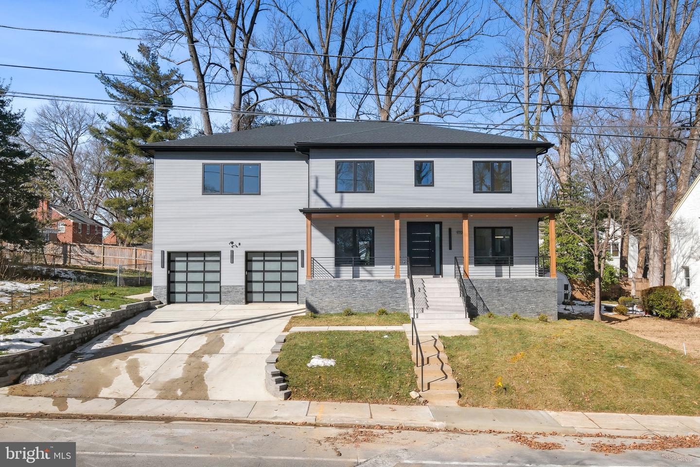 9704 Cedar Ln