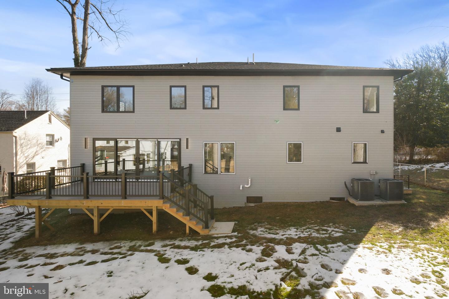 9704 Cedar Ln