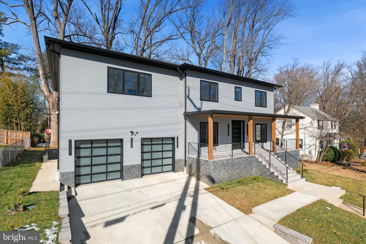 9704 Cedar Ln