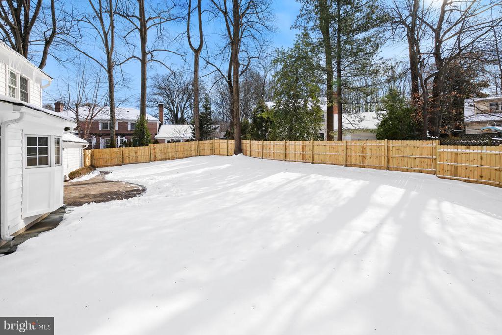 6513 WINDERMERE CIR