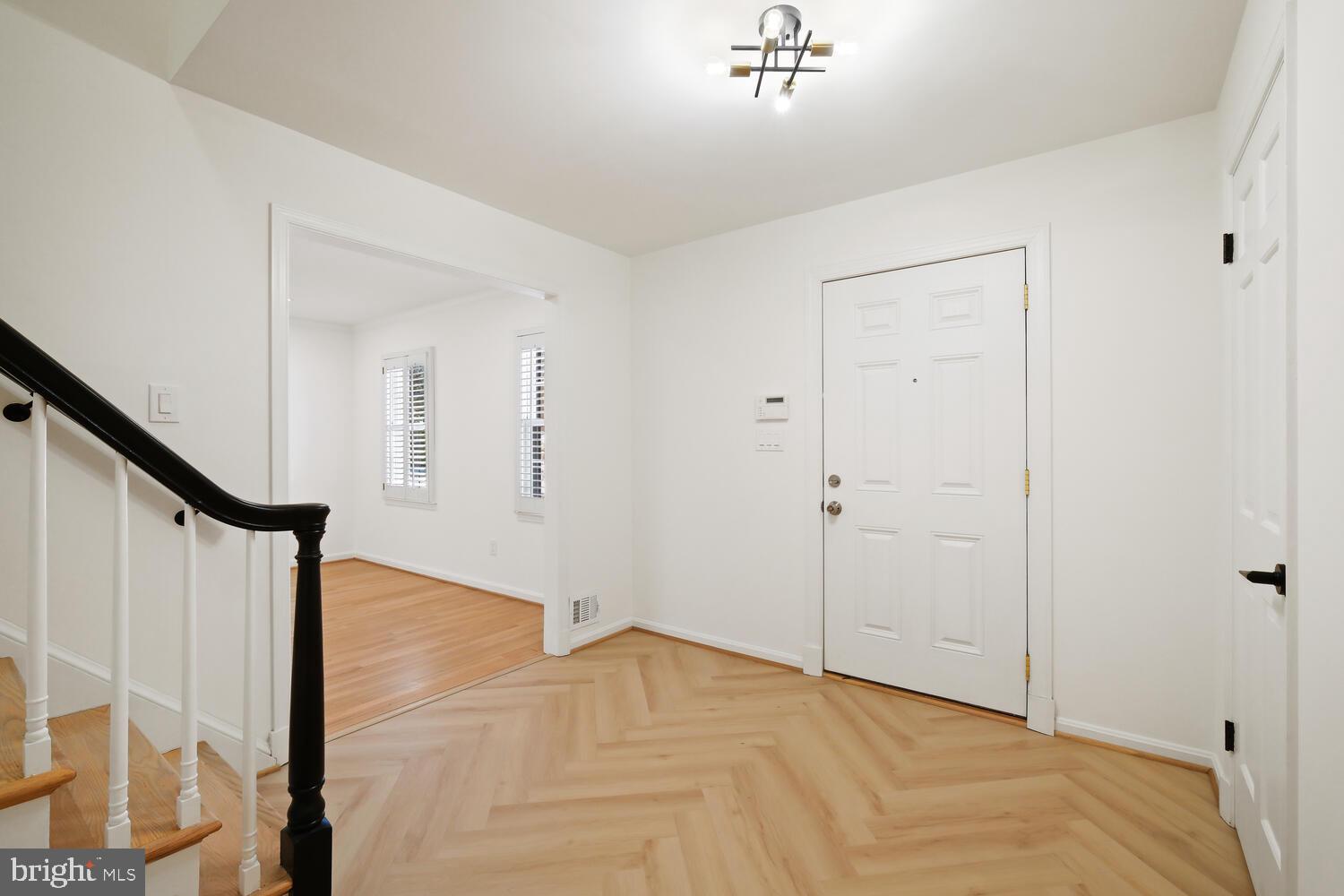 6513 WINDERMERE CIR