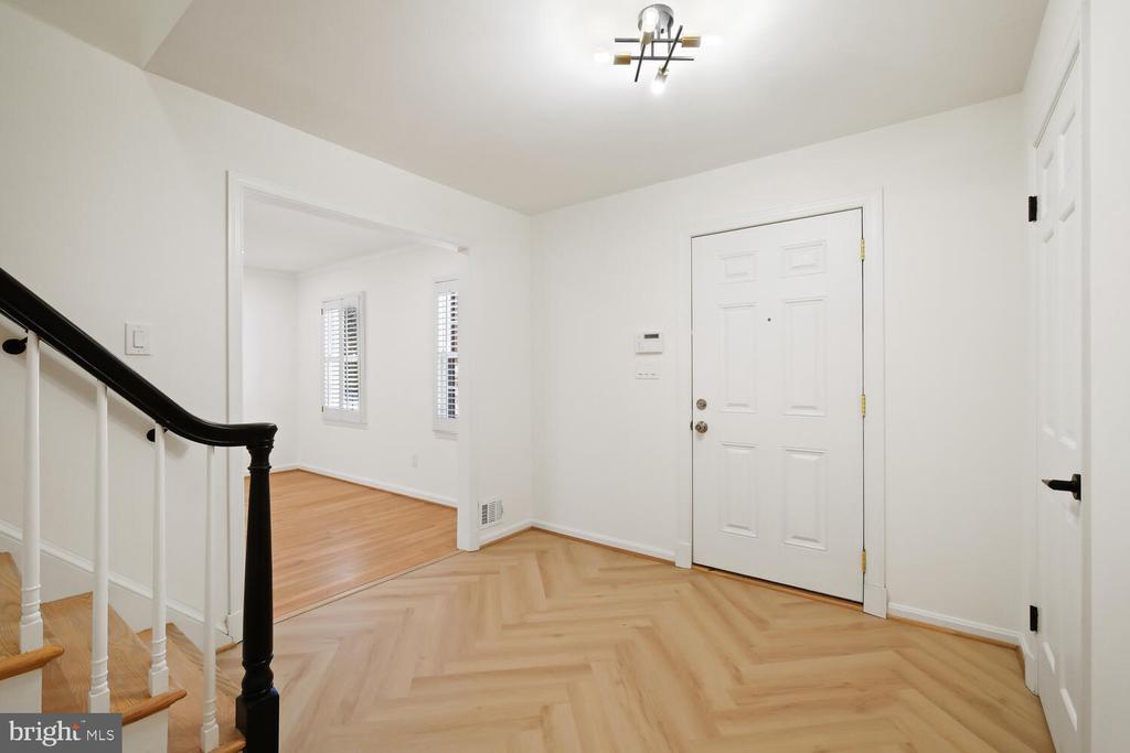 6513 WINDERMERE CIR