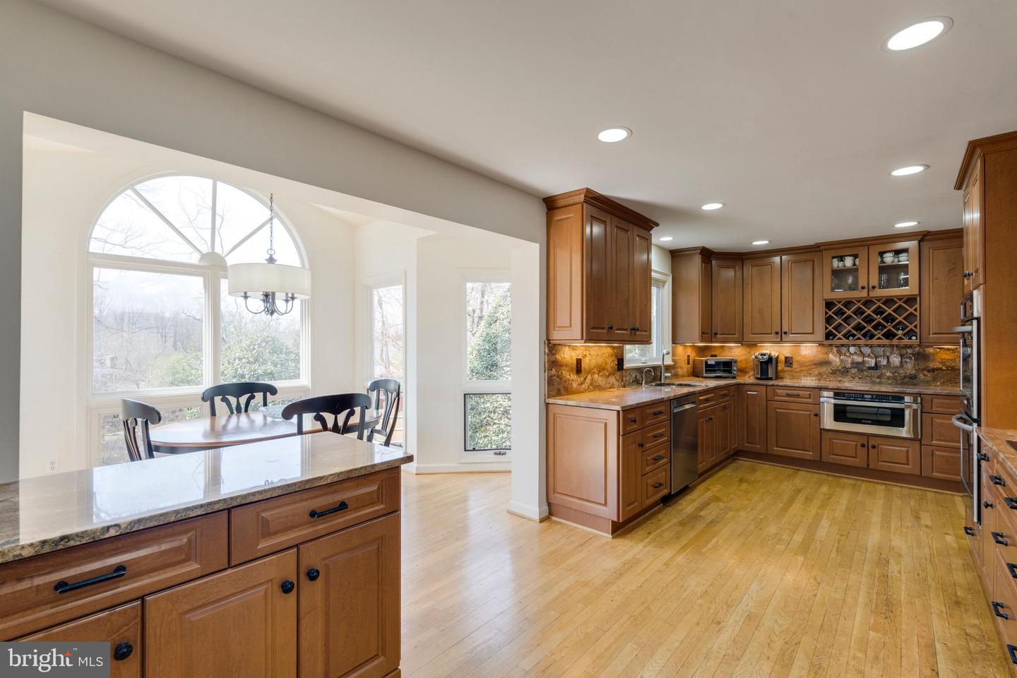 6106 Wayside Dr