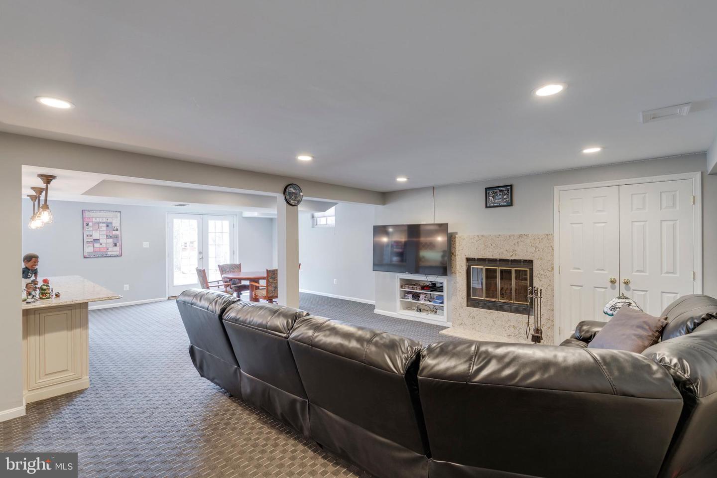 6106 Wayside Dr