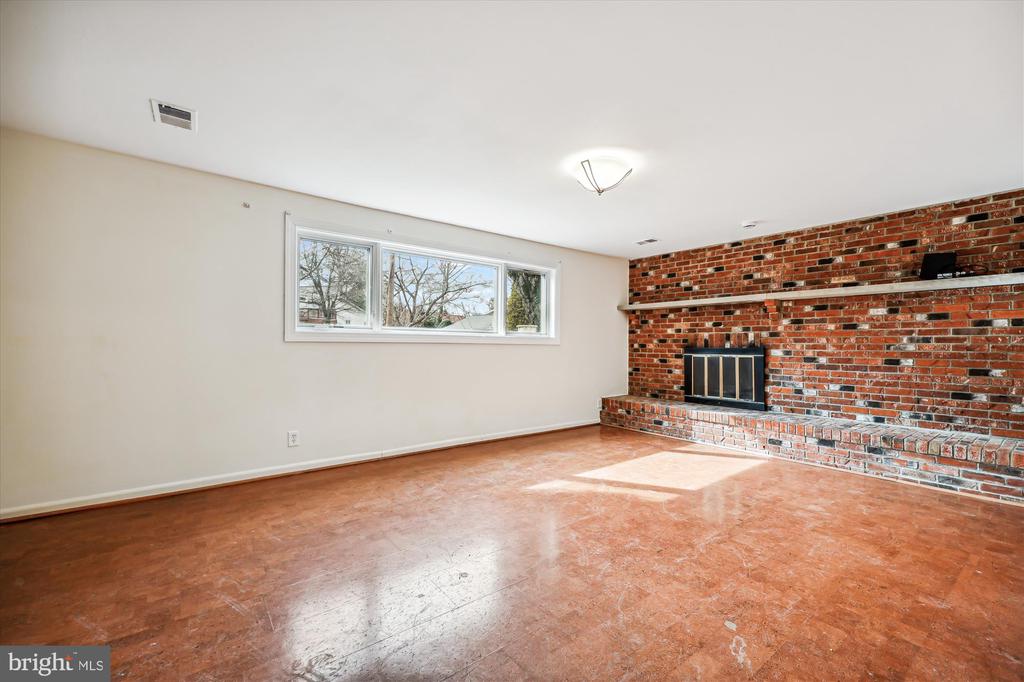 3 Lorraine Ct